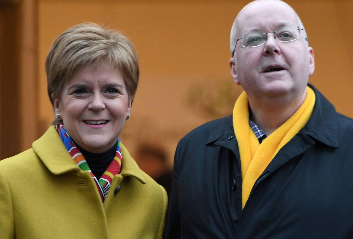 Nicola Sturgeon y su marido Peter Murrell.