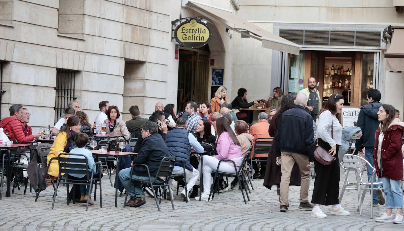 Calles llenas el Jueves Santo en Valladolid