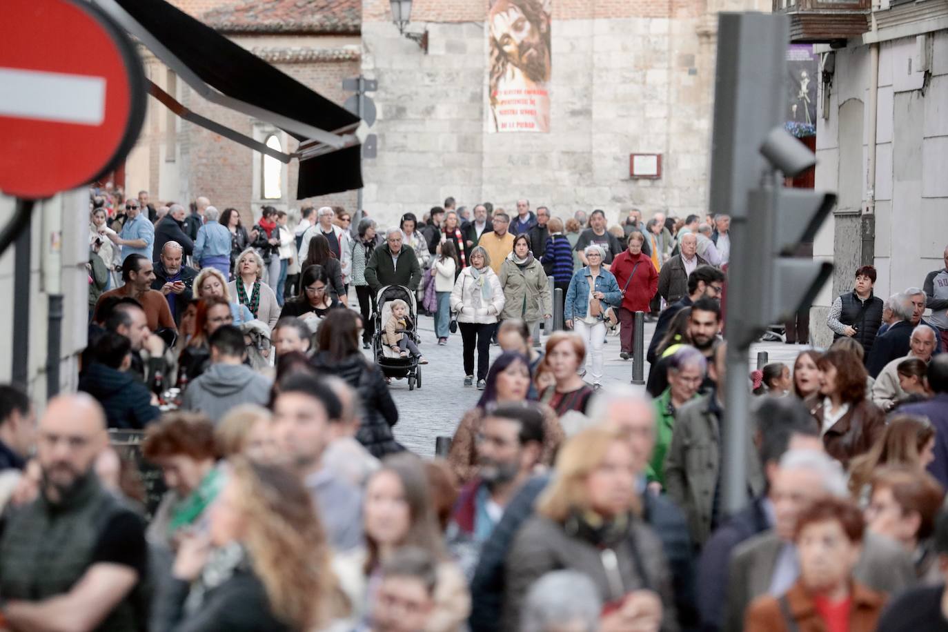 Calles llenas el Jueves Santo en Valladolid