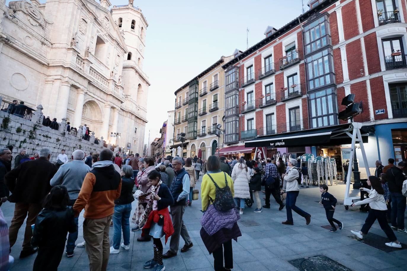 Calles llenas el Jueves Santo en Valladolid