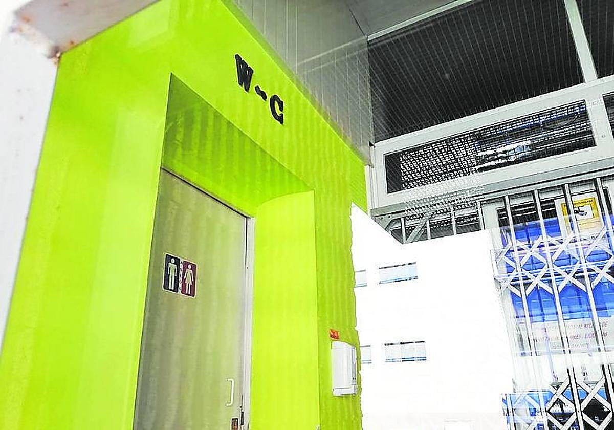 Baños del mercado municipal de La Albuera.