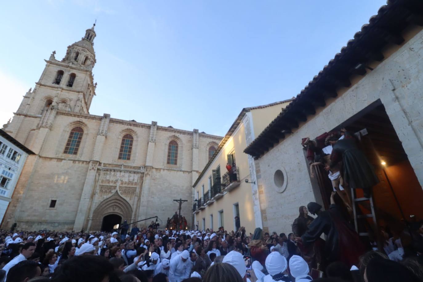 La salidad de los Pasos Grandes el Viernes Santo