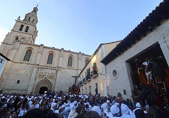 La salidad de los Pasos Grandes el Viernes Santo