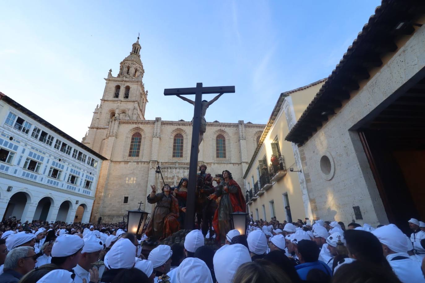 La salidad de los Pasos Grandes el Viernes Santo