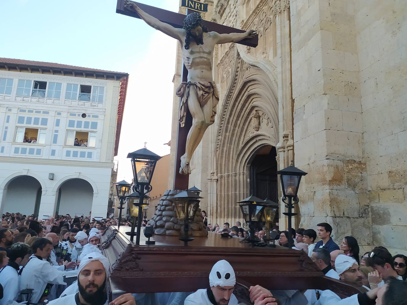 La salidad de los Pasos Grandes el Viernes Santo