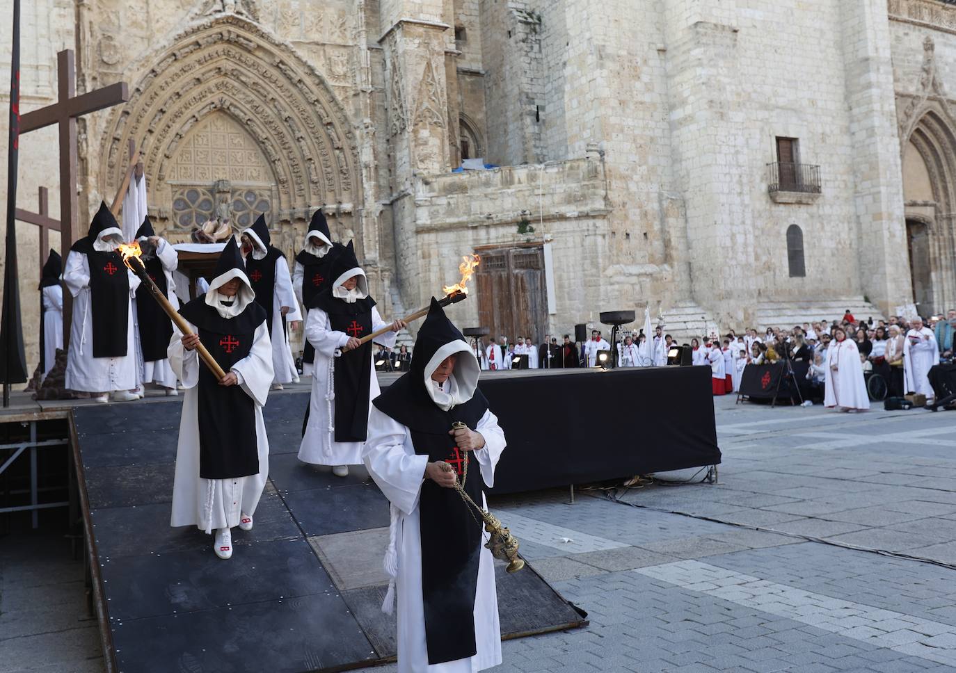 La vistosidad del Descendimiento y el Santo Entierro