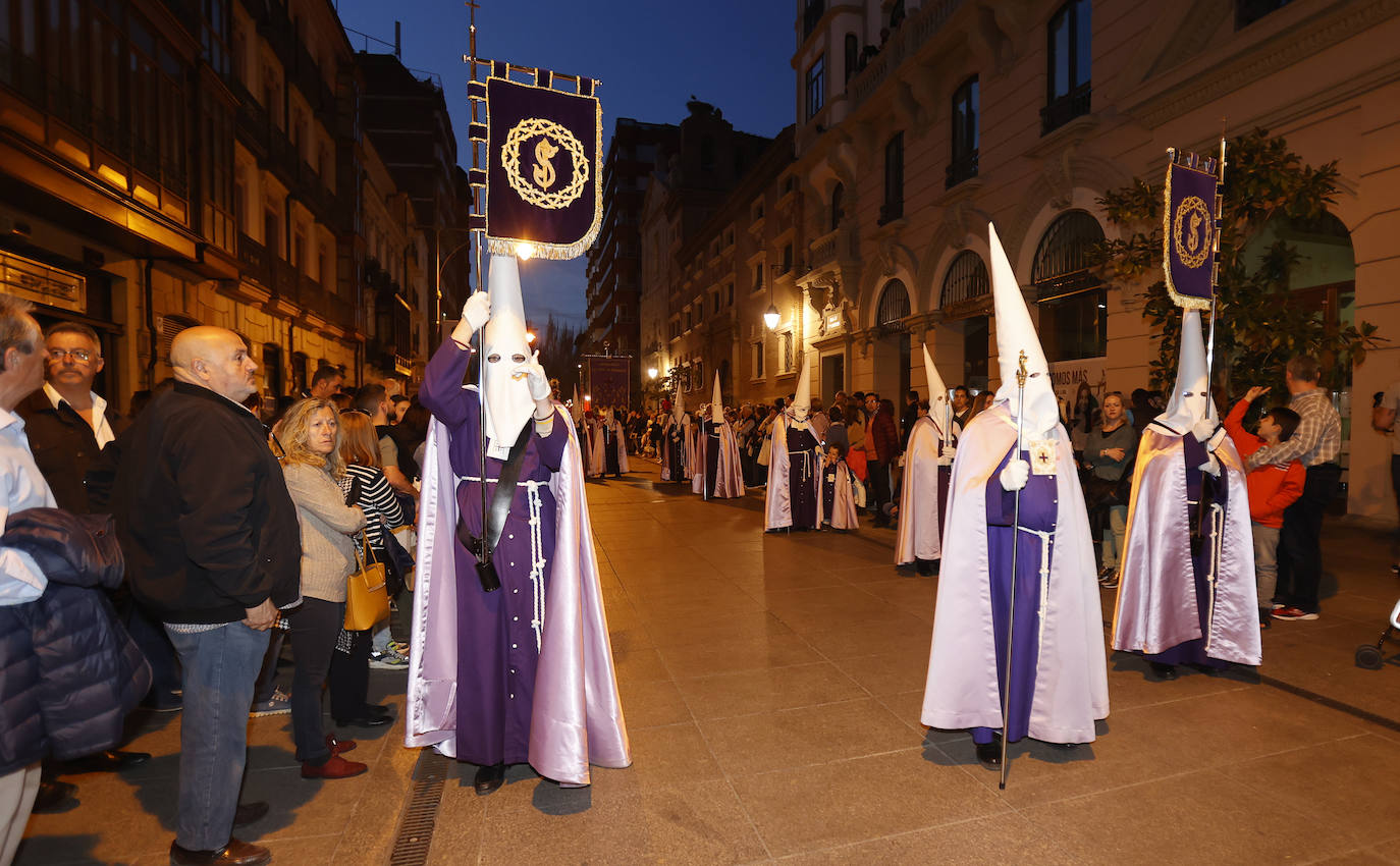 Máxima expectación en la procesión de las vírgenes