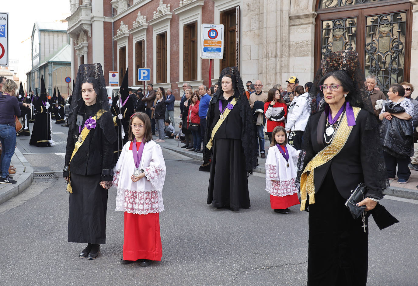 Máxima expectación en la procesión de las vírgenes