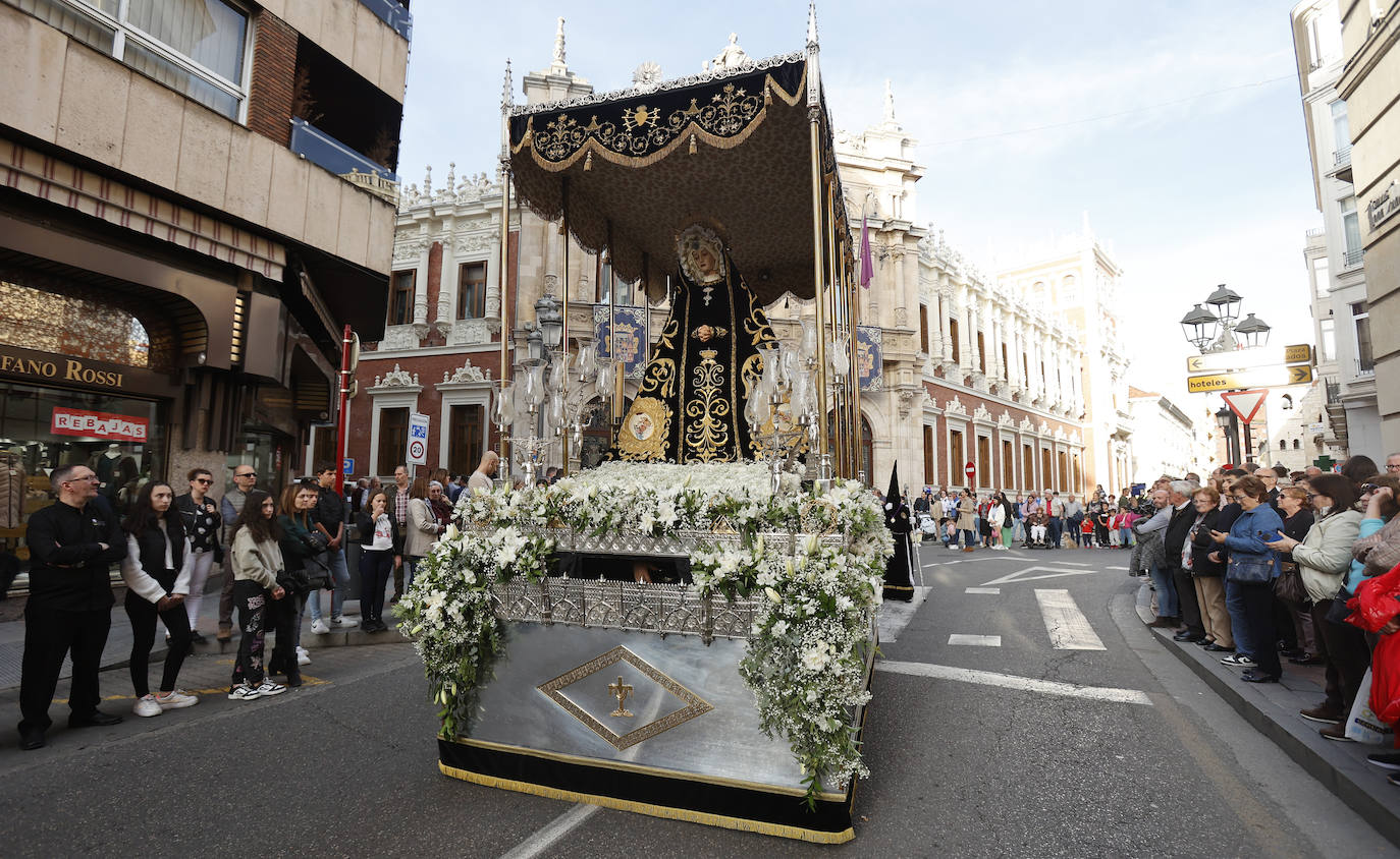 Máxima expectación en la procesión de las vírgenes