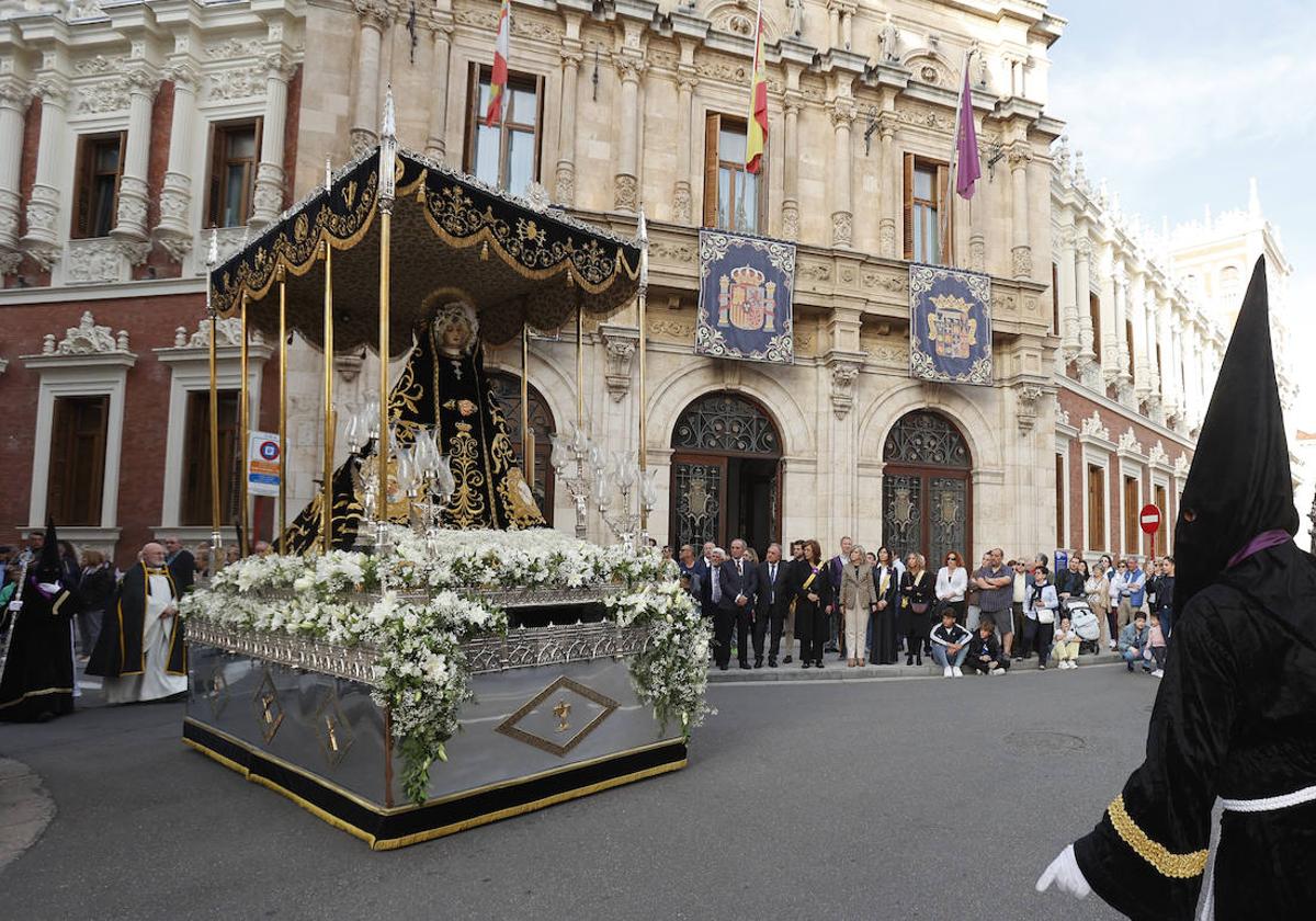 Máxima expectación en la procesión de las vírgenes