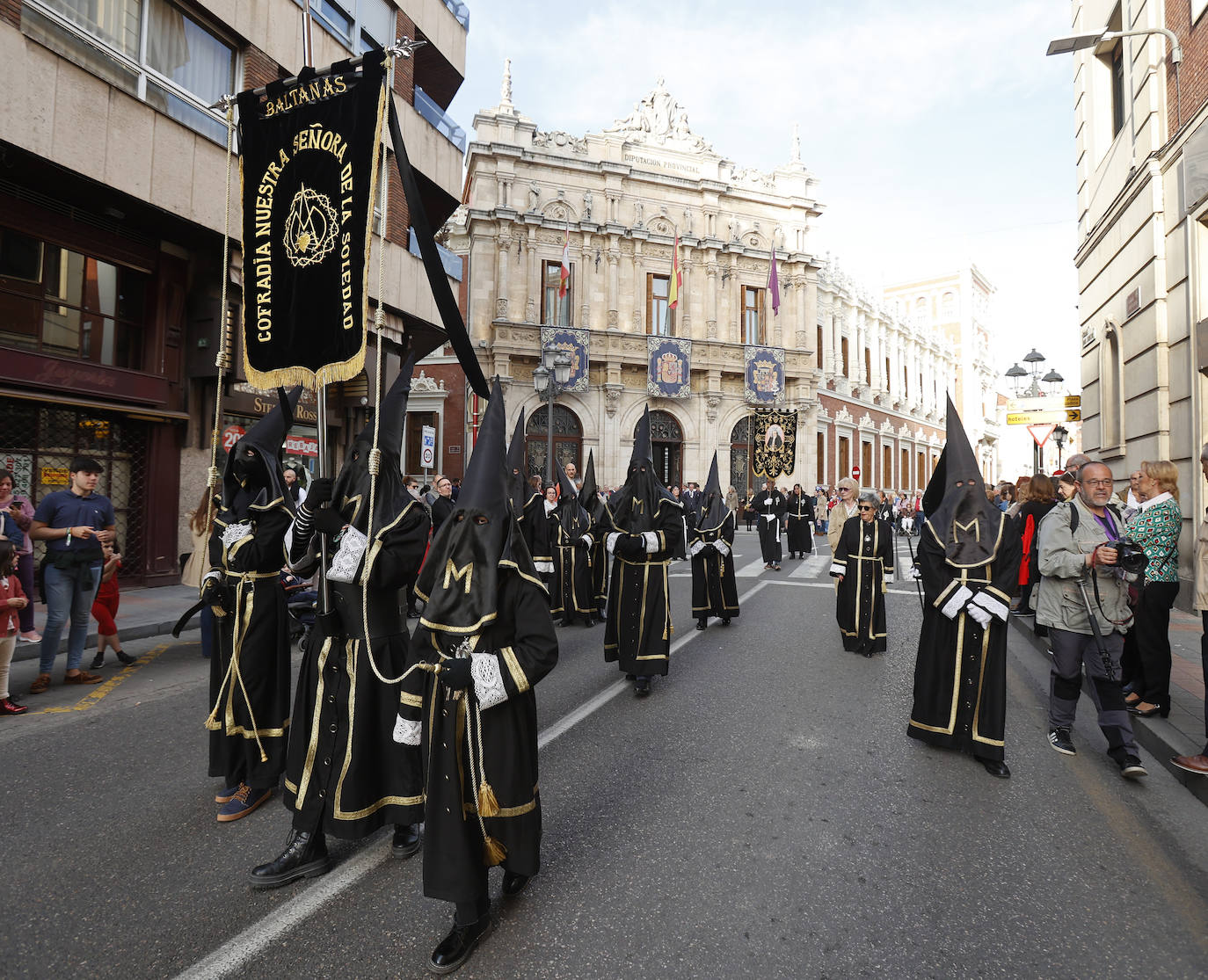 Máxima expectación en la procesión de las vírgenes