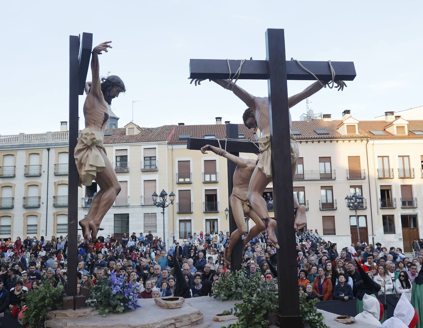 La vistosidad del Descendimiento y el Santo Entierro