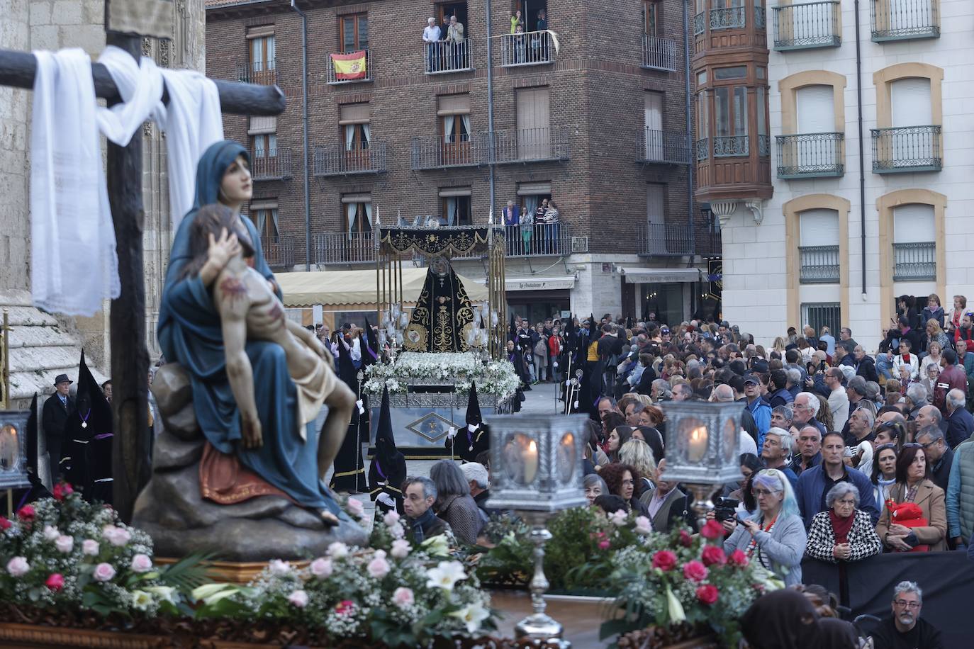 La vistosidad del Descendimiento y el Santo Entierro