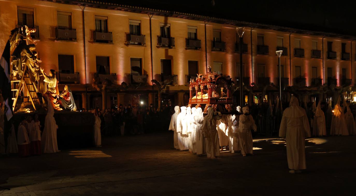 La vistosidad del Descendimiento y el Santo Entierro