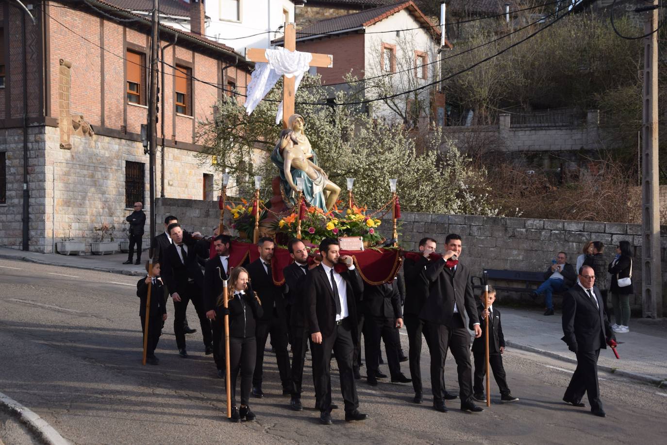 Guardo se entrega a la procesión más relevante