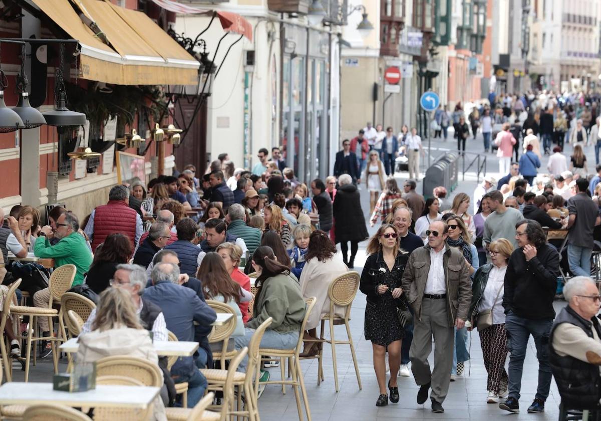 Las terrazas de la calle Cascajares mostraban ayer este aspecto.