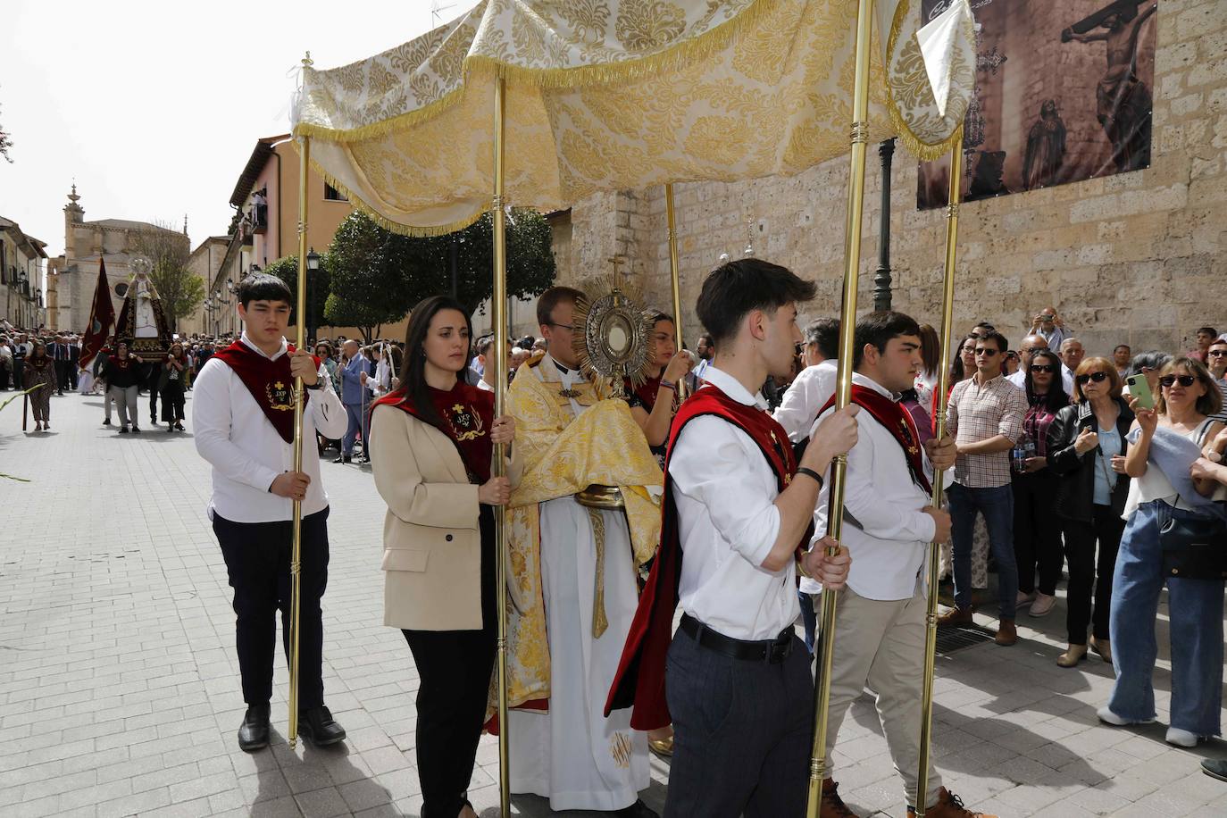 Peñafiel celebra un año más la tradicional Bajada del Ángel