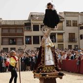 Multitudinaria Bajada del Ángel en Peñafiel