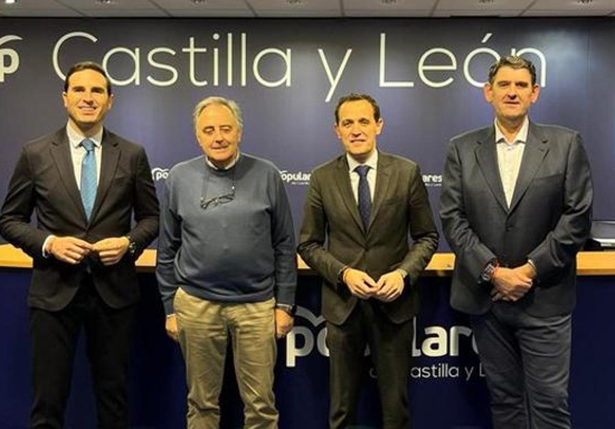 Conrado Íscar presenta a los candidatos de Medina (Guzmán Gómez), Laguna (Avelino Álvarez) y Arroyo (Jota de la Fuente).