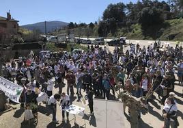 Protesta en Cerezo de Abajo contra la mina de cuarzo a cielo abierto.