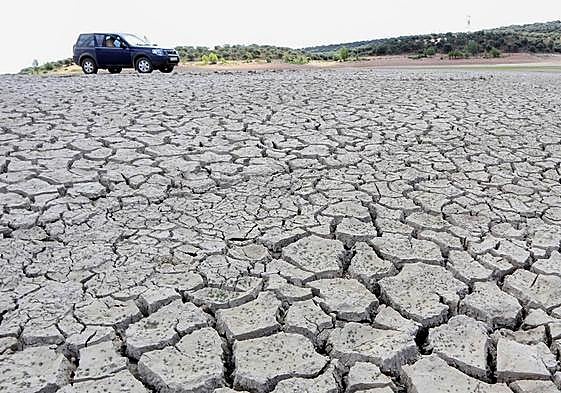 Cauce seco del embalse en otoño de 2021.