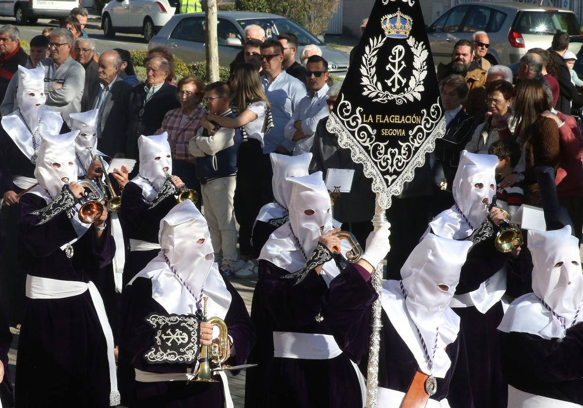 La Cofradía de La Flagelación durante una de las procesiones de esta Semana Santa.