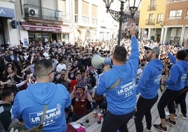 Actuación Charanga La Clave en la Plaza de España.