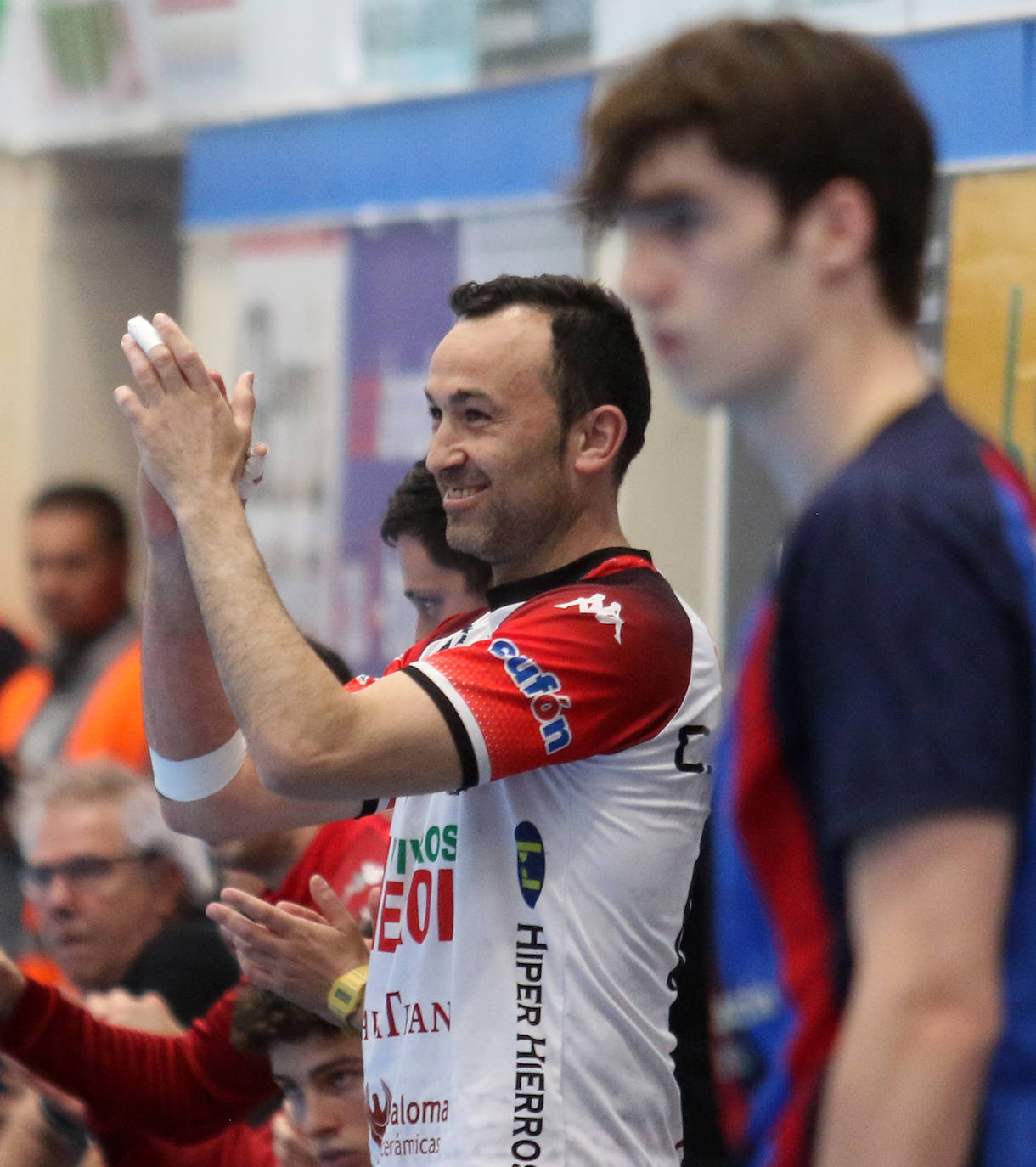 Victoria del Balonmano Nava ante el Barcelona (35-30)