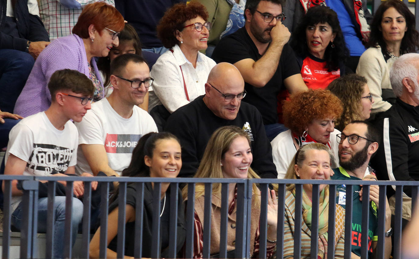 Victoria del Balonmano Nava ante el Barcelona (35-30)