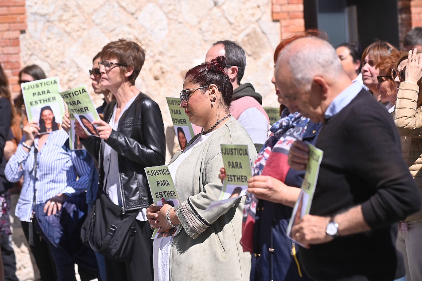 Concentración en recuerdo de Esther López en Traspinedo