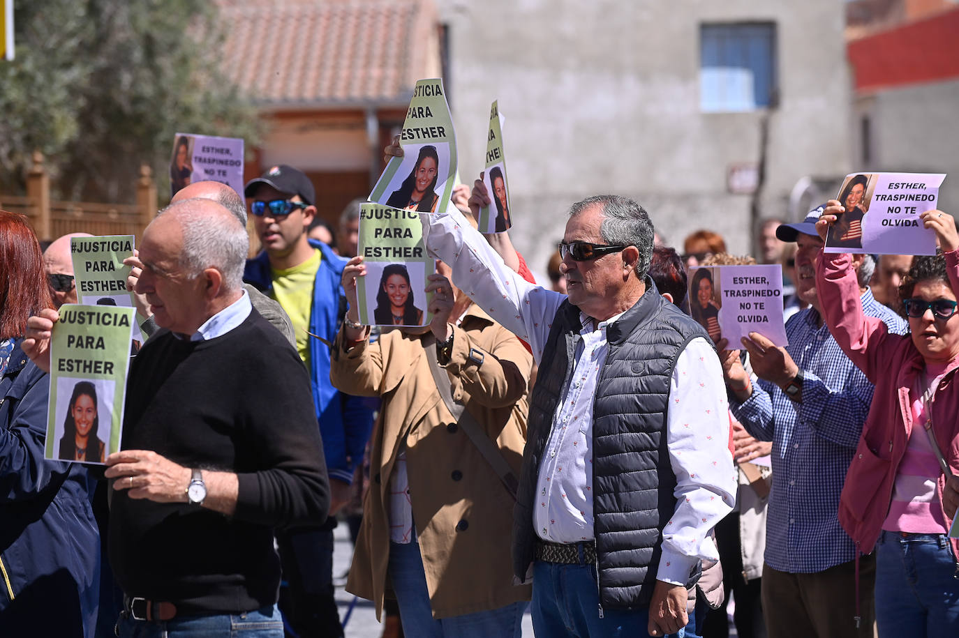 Concentración en recuerdo de Esther López en Traspinedo