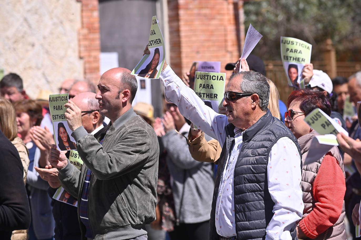 Concentración en recuerdo de Esther López en Traspinedo