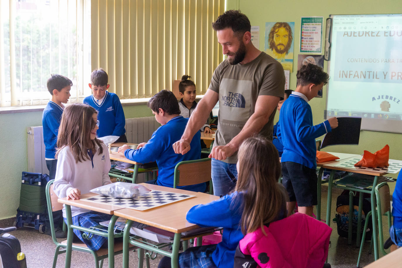 El colegio Divino Maestro es un tablero de ajedrez