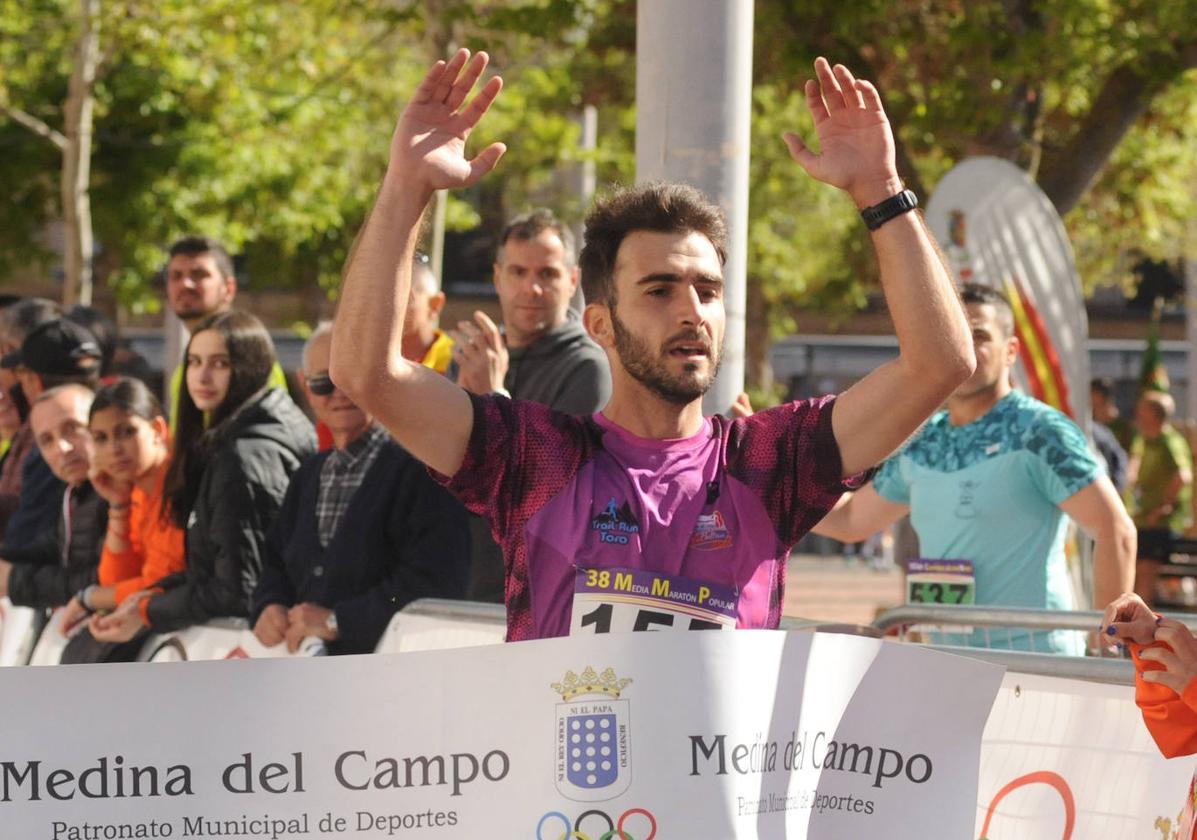 El ganador absoluto de la prueba, Jonathan González.
