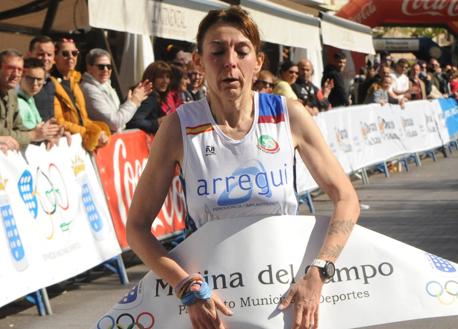Imagen secundaria 1 - Jonathan González y Noelia Sabugo se adjudican la XXXVIII Medina Maratón de Medina