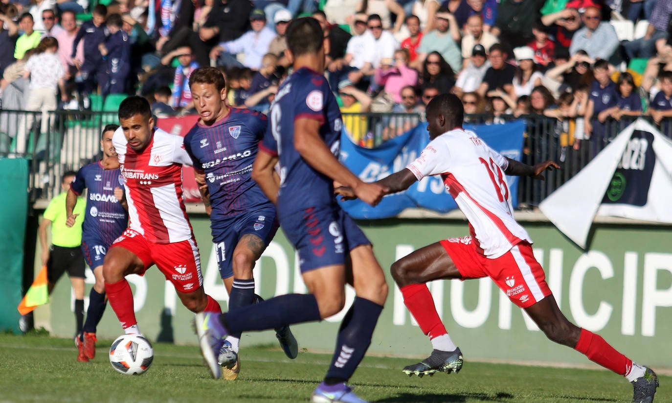 Dura derrota de la Gimnástica ante el Cacereño en La Albuera (1-5)