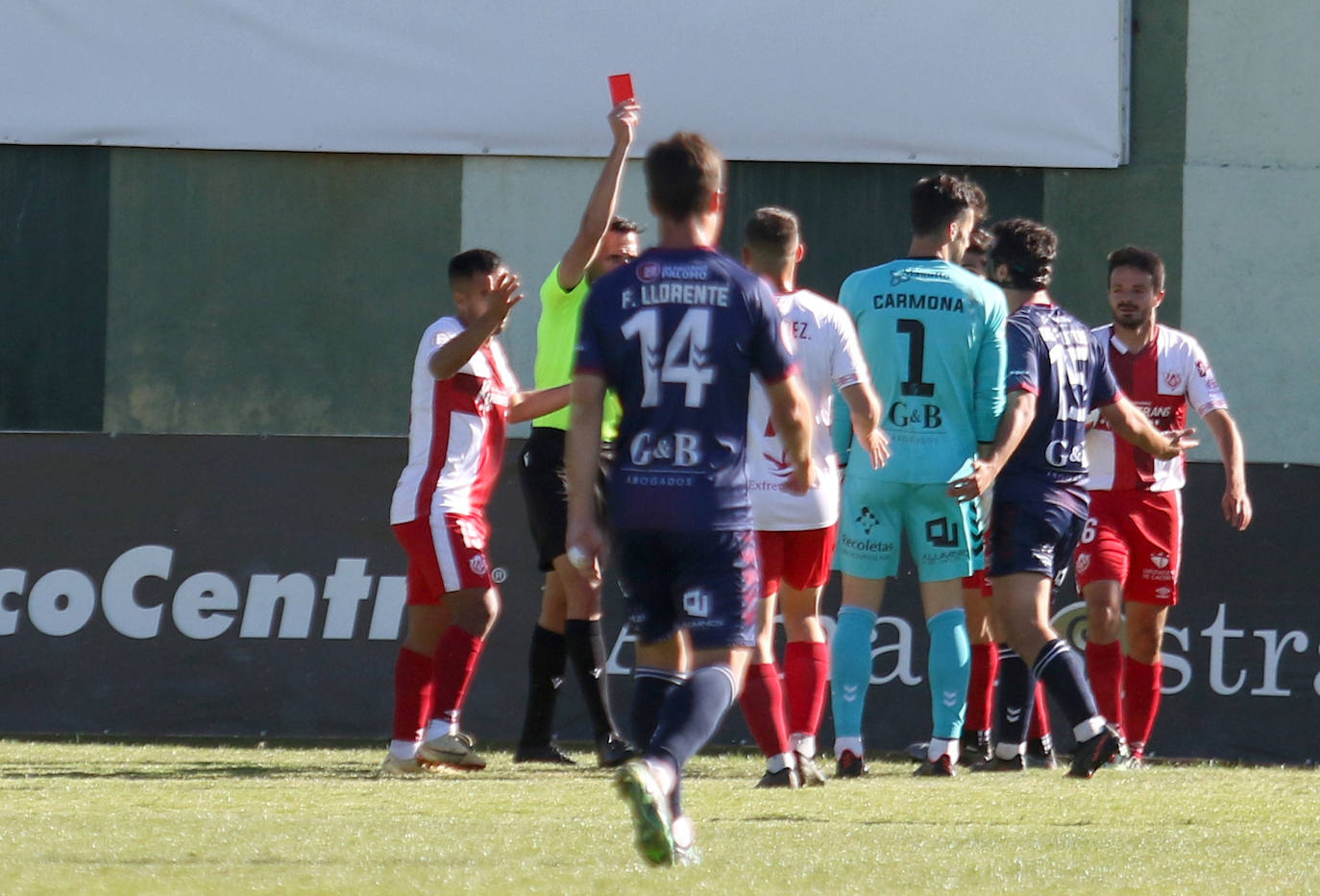 Dura derrota de la Gimnástica ante el Cacereño en La Albuera (1-5)