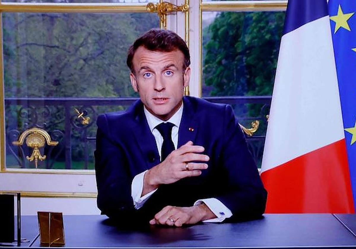 Macron durante el discurso televisado a la nación, después de promulgar la ley de reforma de las pensiones.