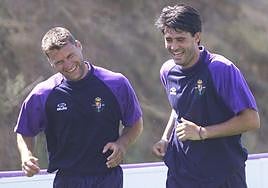 Márquez sonríe junto a Pérez Caminero en un entrenamiento del Real Valladolid.