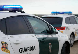 Imagen de archivo de varios vehículos de la Guadia Civil.