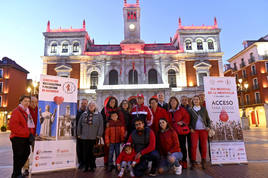 Iluminación en rojo por el Día Mundial de la Hemofilia del Ayuntamiento de Valladolid.