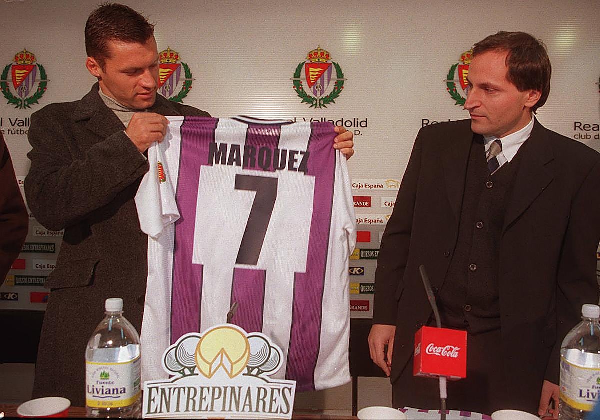 Márquez, que llegó a Valladolid en el mercado de invierno, en su presentación junto a Ángel Fernández.