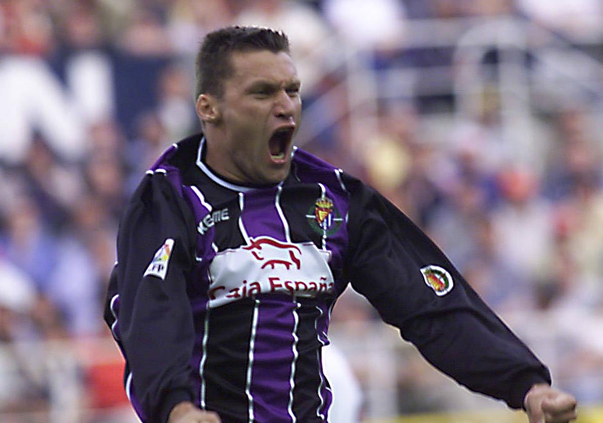 Márquez, bético de pro, celebra el gol que le hizo al Sevilla con la camiseta blanquivioleta.