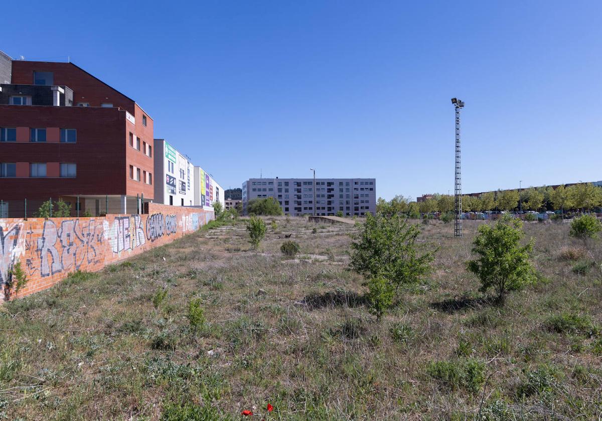 La parcela en la que se proyecta la construcción del centro, frente al Hospital Río Hortega.