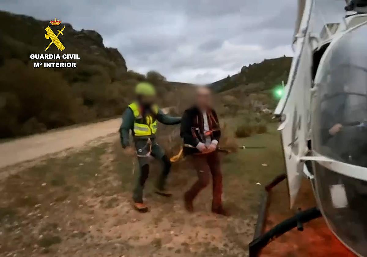 Montañero rescatado por la Guardia Civil.