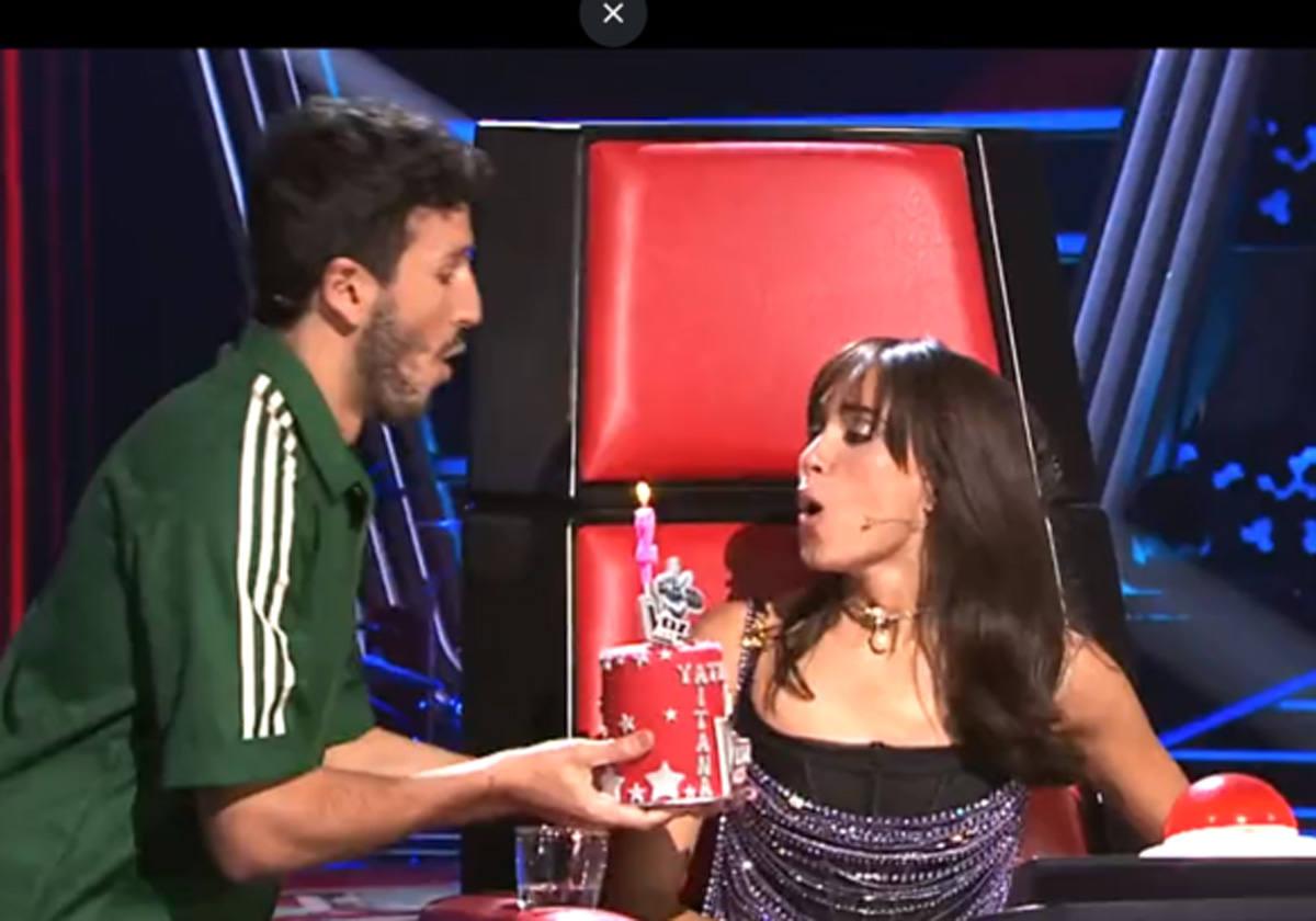 Sebastián Yatra con Aitana, en 'La Voz Kids'.