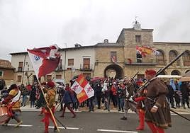 La Compañía Cristóbal de Mondragón escolta a los comuneros durante la representación de la partida hacia Villalar