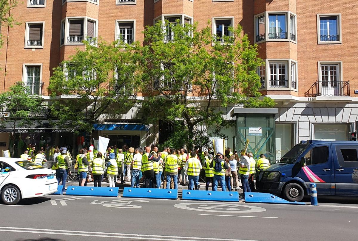 Los criadores de pollos se movilizan en Madrid ante la situación «agónica» que vive el sector