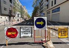Corte de la calle Monasterio de Yuste, en Villa de Prado, por las obras de la red de biomasa.