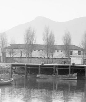 Imagen secundaria 2 - El antiguo Hospital Provincial de Valladolid, donde fue curada Francisca Maudes; abajo, Penal de Santoña y plano de la vivienda con el lugar del crimen.